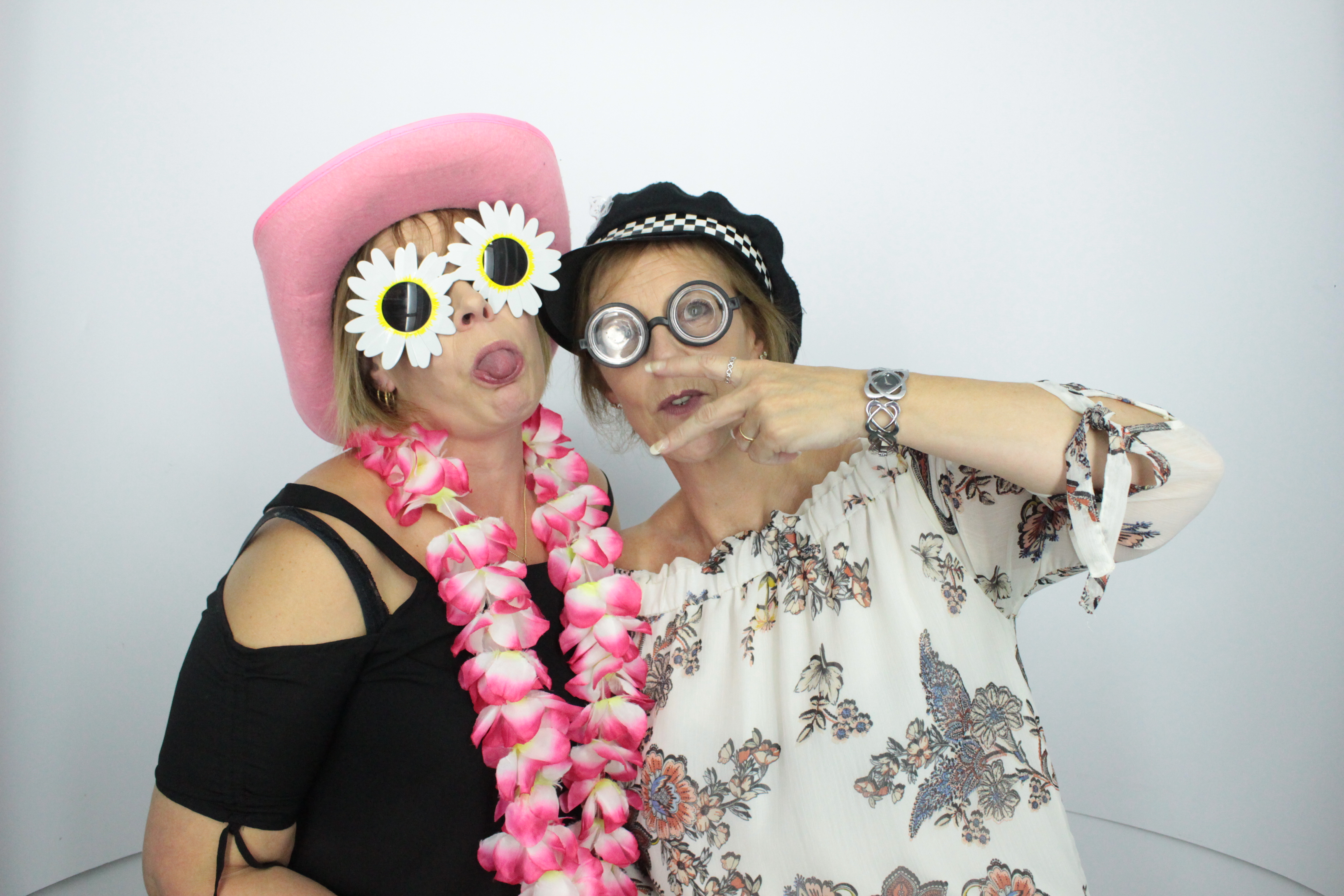 Martin & Colleen’s Joint 50th | View more photos from the event at gallery.myphotoboothexperience.co.uk/u/MyPhotoBoothExperienceLtd/Martin-Colleen’s-Joint-50th